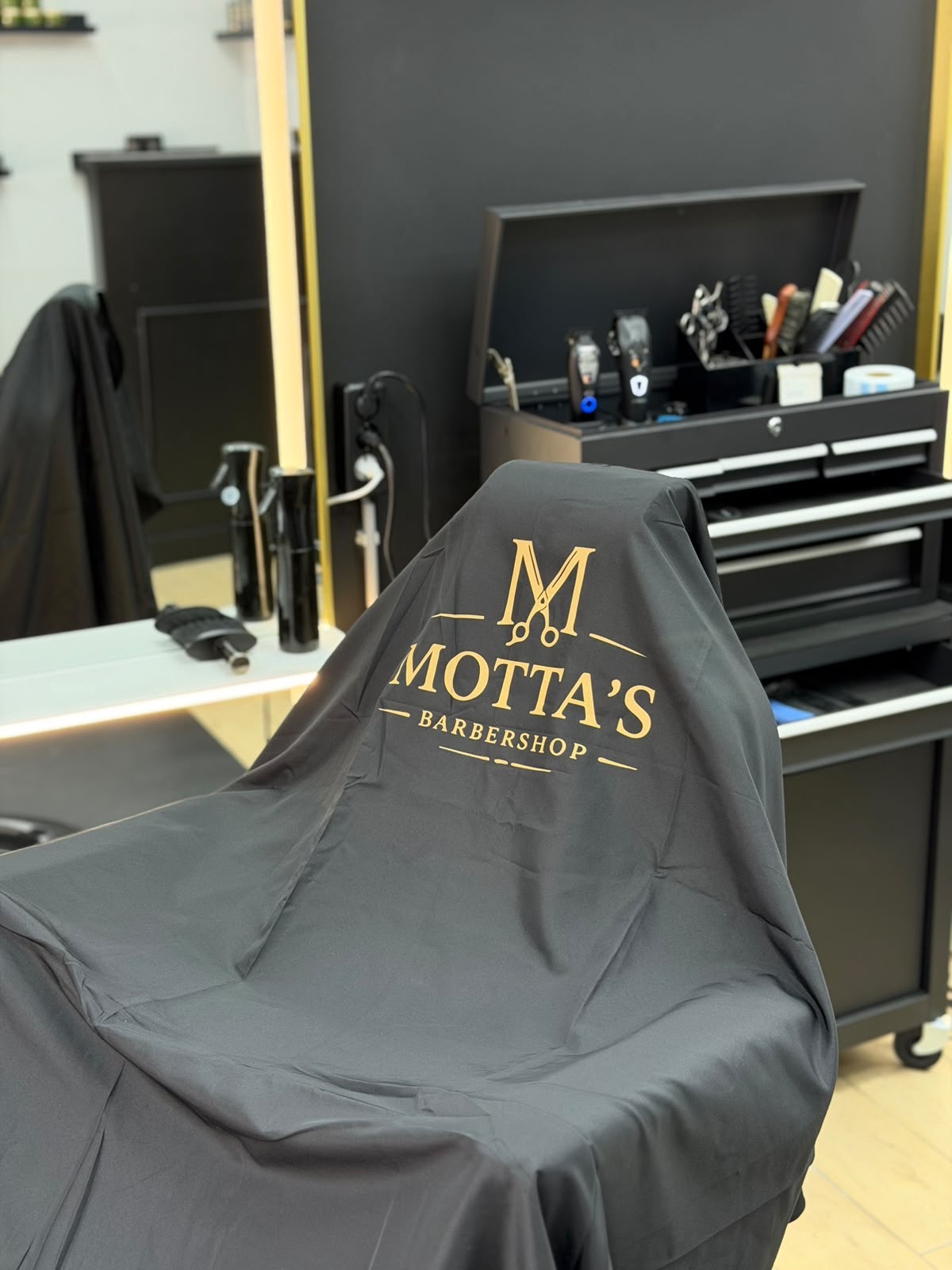 Motta's Barbershop cape